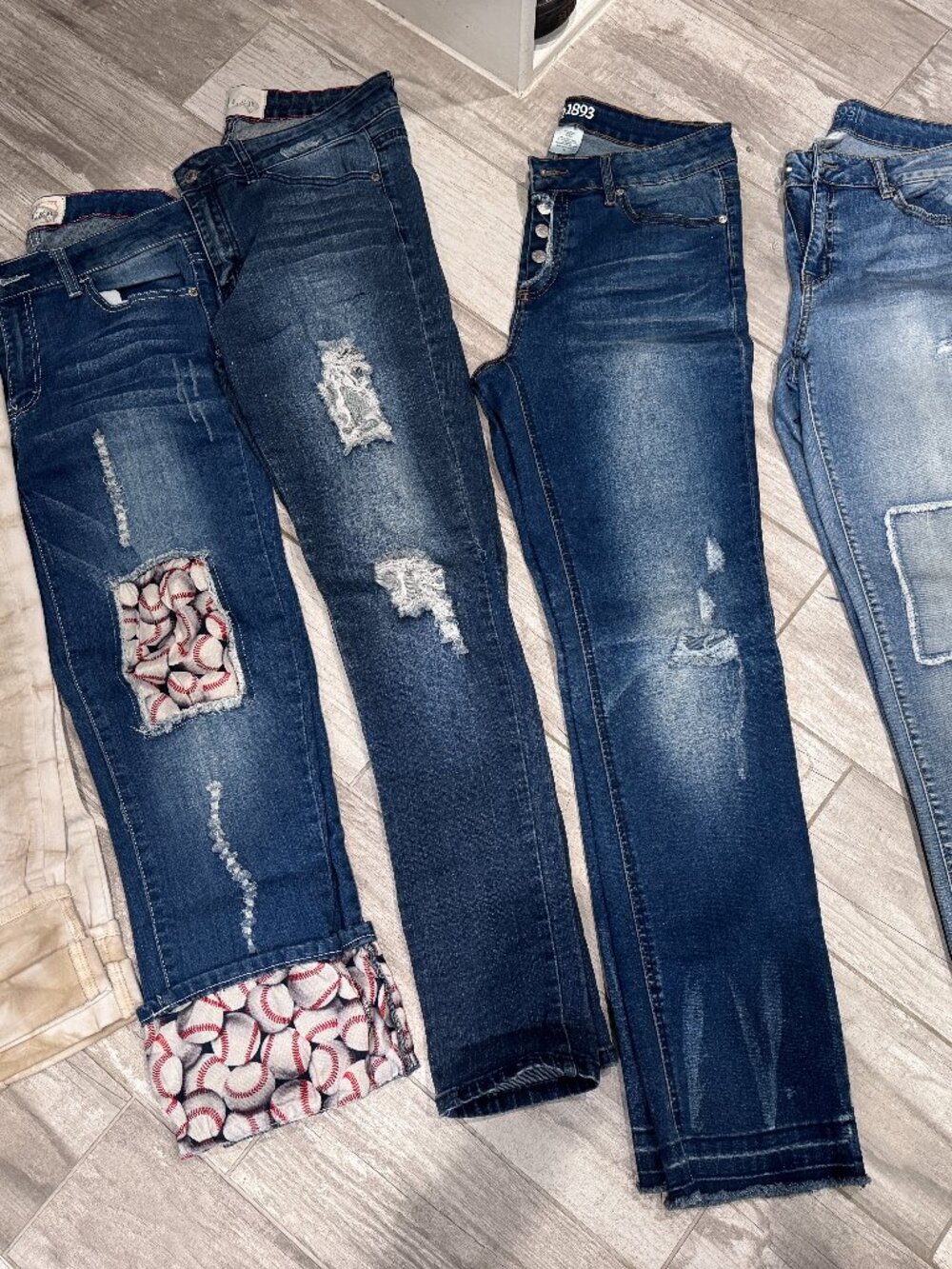 Women's Skinny Jeans Lot - Mixed Blue and Cream Washes